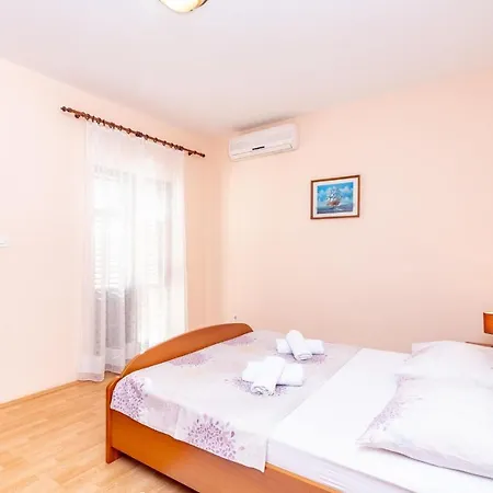 Nice In W/ 2 Bedrooms