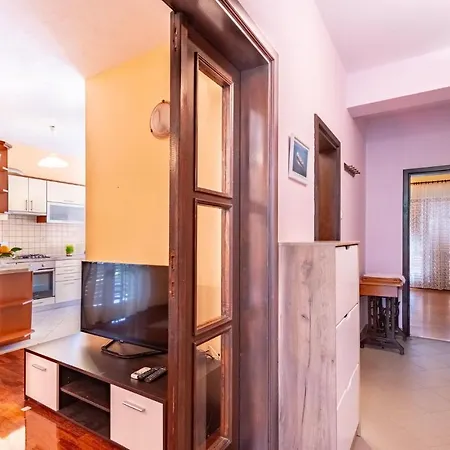 Appartamento Nice In W/ 2 Bedrooms