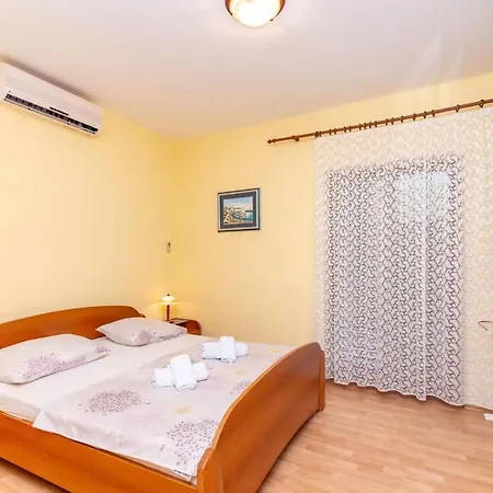 Nice In W/ 2 Bedrooms *