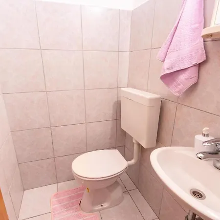 Apartamento Nice In W/ 2 Bedrooms Orebić