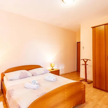 Apartamento Nice In W/ 2 Bedrooms Orebić